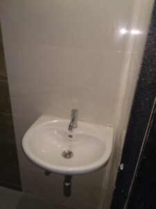 🏡 2 BHK Resale Apartment for Sale in Chembur East, Mumbai
