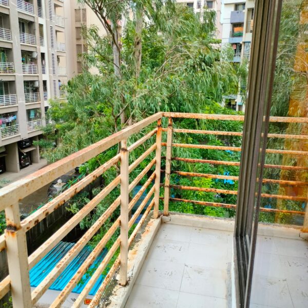 Spacious 2 BHK Resale Apartment for Sale in Kasarvadavli, Thane