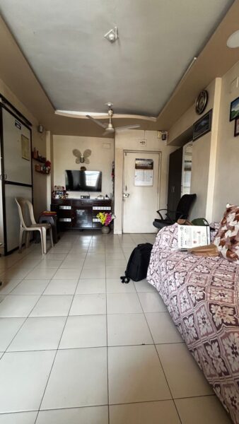 1 BHK Resale Flat for Sale in Kalyan West – ₹44 Lakhs (Negotiable)