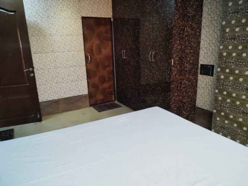 6 BHK PG Accommodation for Bachelors – Crystal Isle 1, Royal Palms, Goregaon East