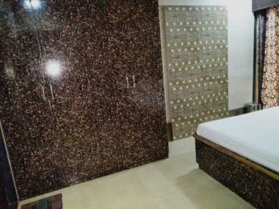 6 BHK PG Accommodation for Bachelors – Crystal Isle 1, Royal Palms, Goregaon East