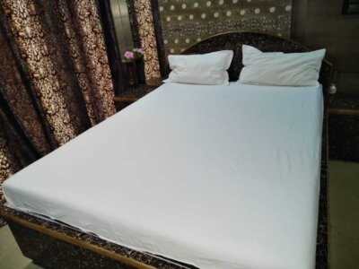 6 BHK PG Accommodation for Bachelors – Crystal Isle 1, Royal Palms, Goregaon East