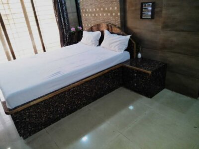 6 BHK PG Accommodation for Bachelors – Crystal Isle 1, Royal Palms, Goregaon East